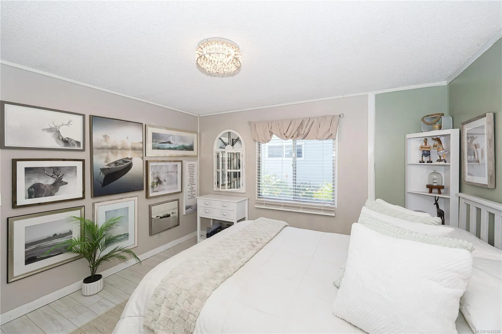 7701 Central Saanich Rd