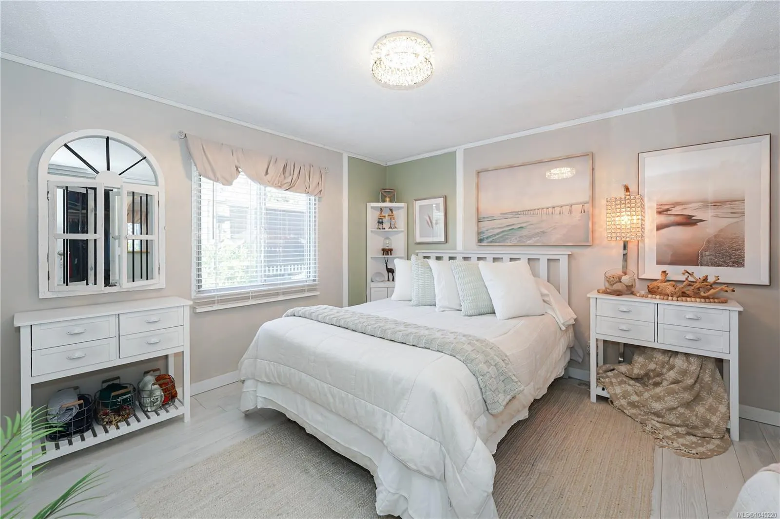 7701 Central Saanich Rd