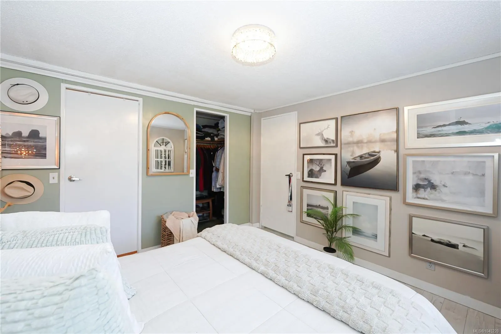 7701 Central Saanich Rd