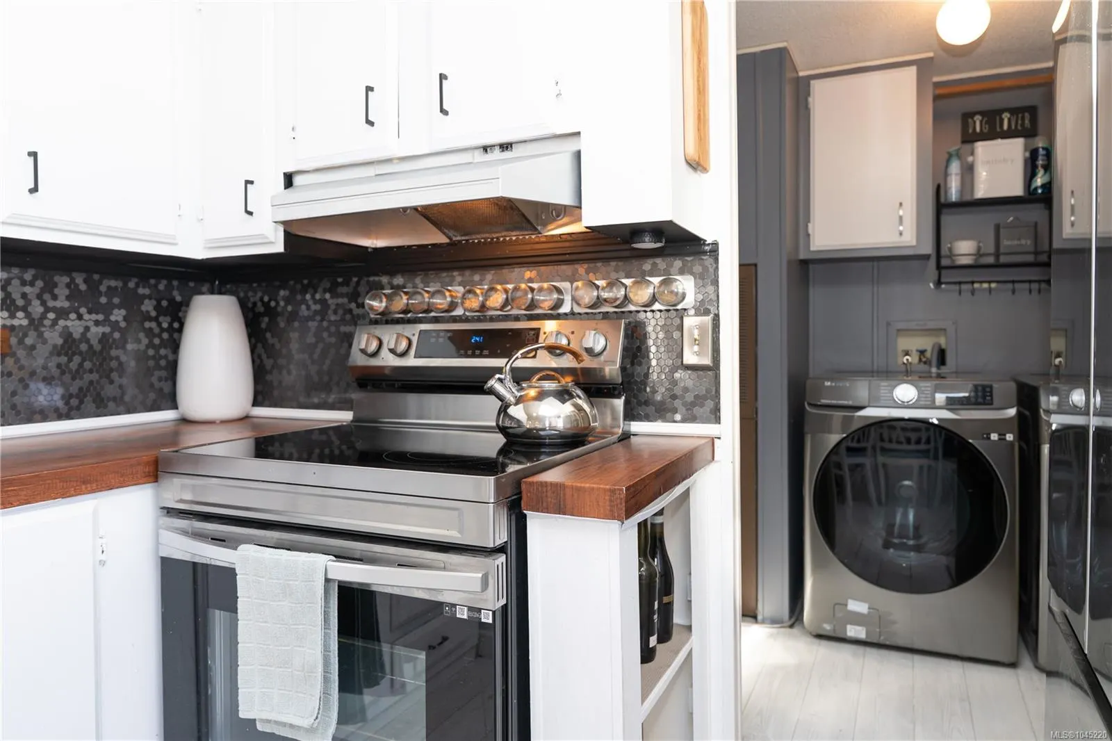 7701 Central Saanich Rd
