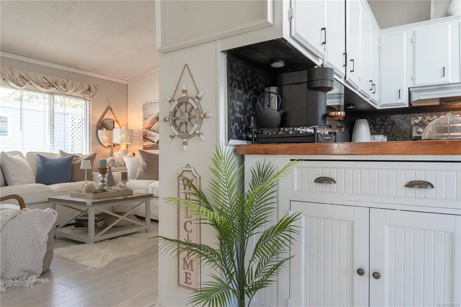 7701 Central Saanich Rd