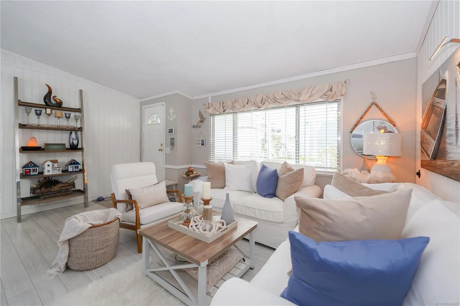 7701 Central Saanich Rd