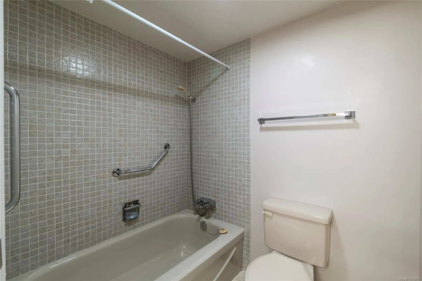 2323 Hamiota St
