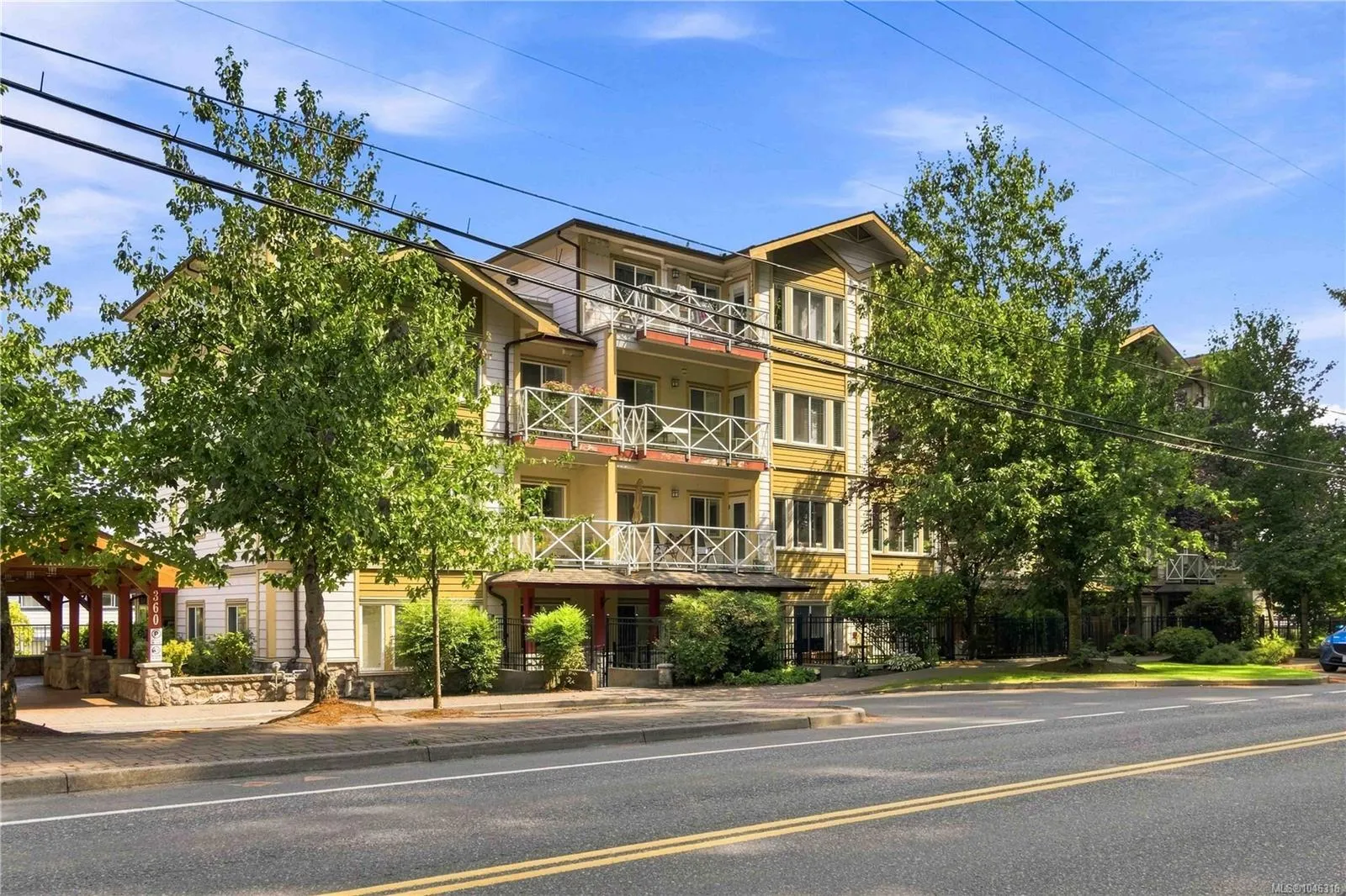 360 Goldstream Ave