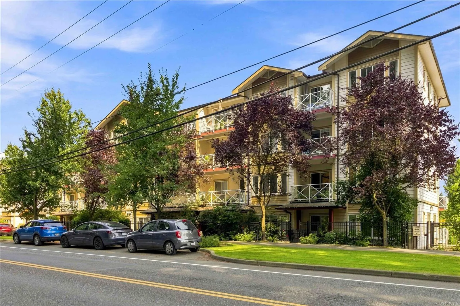 360 Goldstream Ave