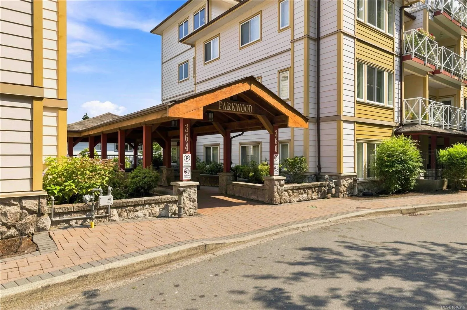360 Goldstream Ave