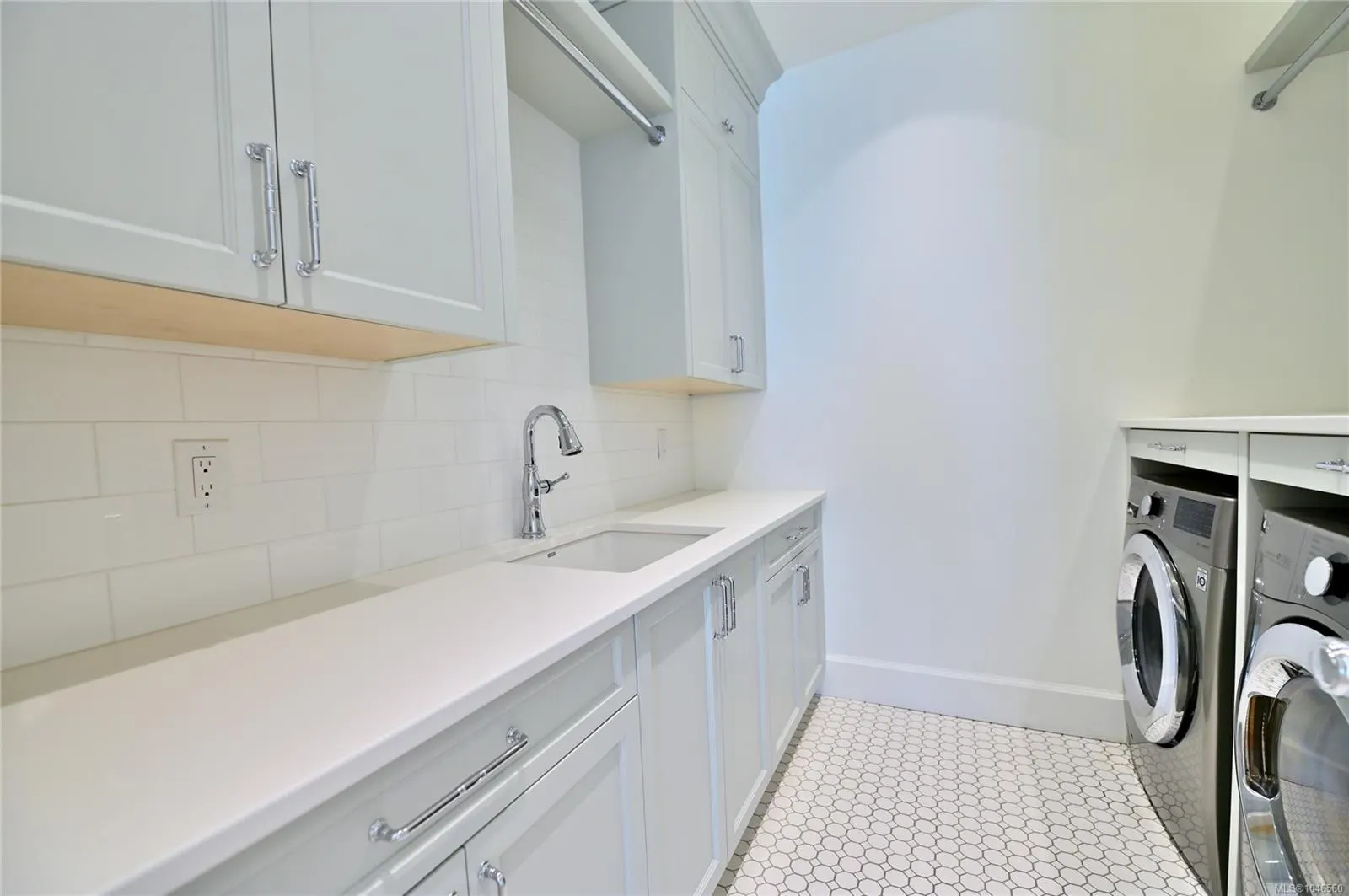 2777 Dewdney Ave