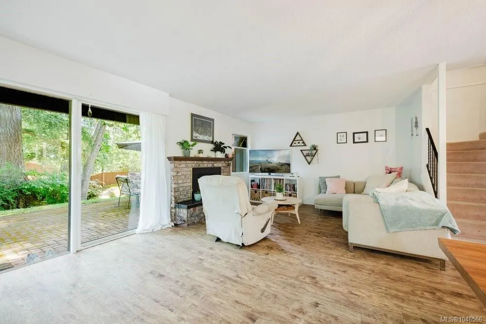 933 Admirals Rd