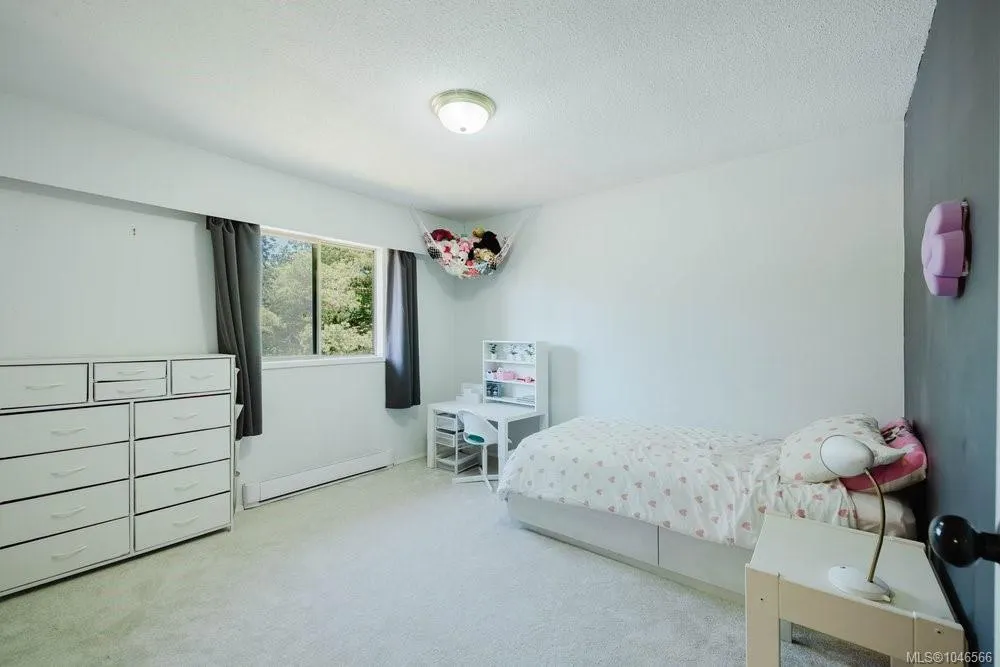 933 Admirals Rd