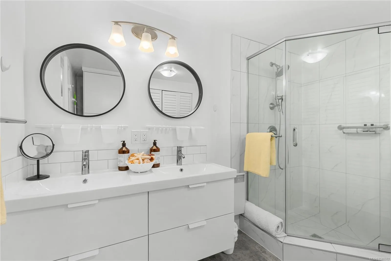 7701 Central Saanich Rd