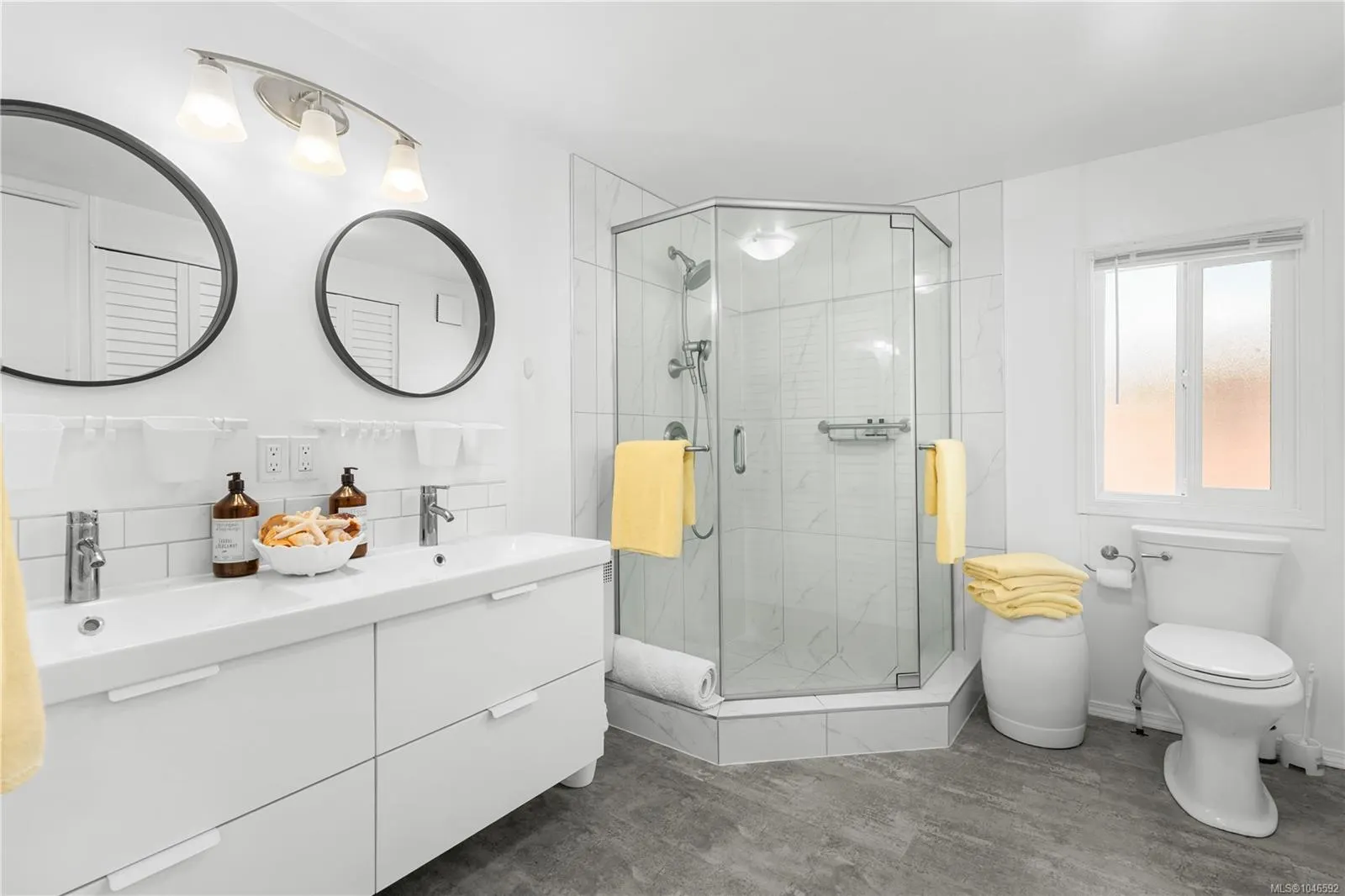 7701 Central Saanich Rd