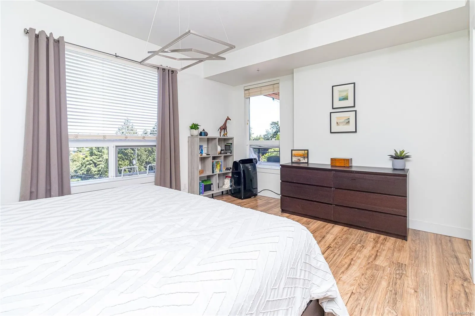 1008 Tillicum Rd