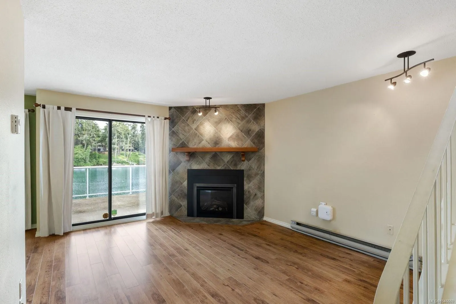67 Gorge Rd W
