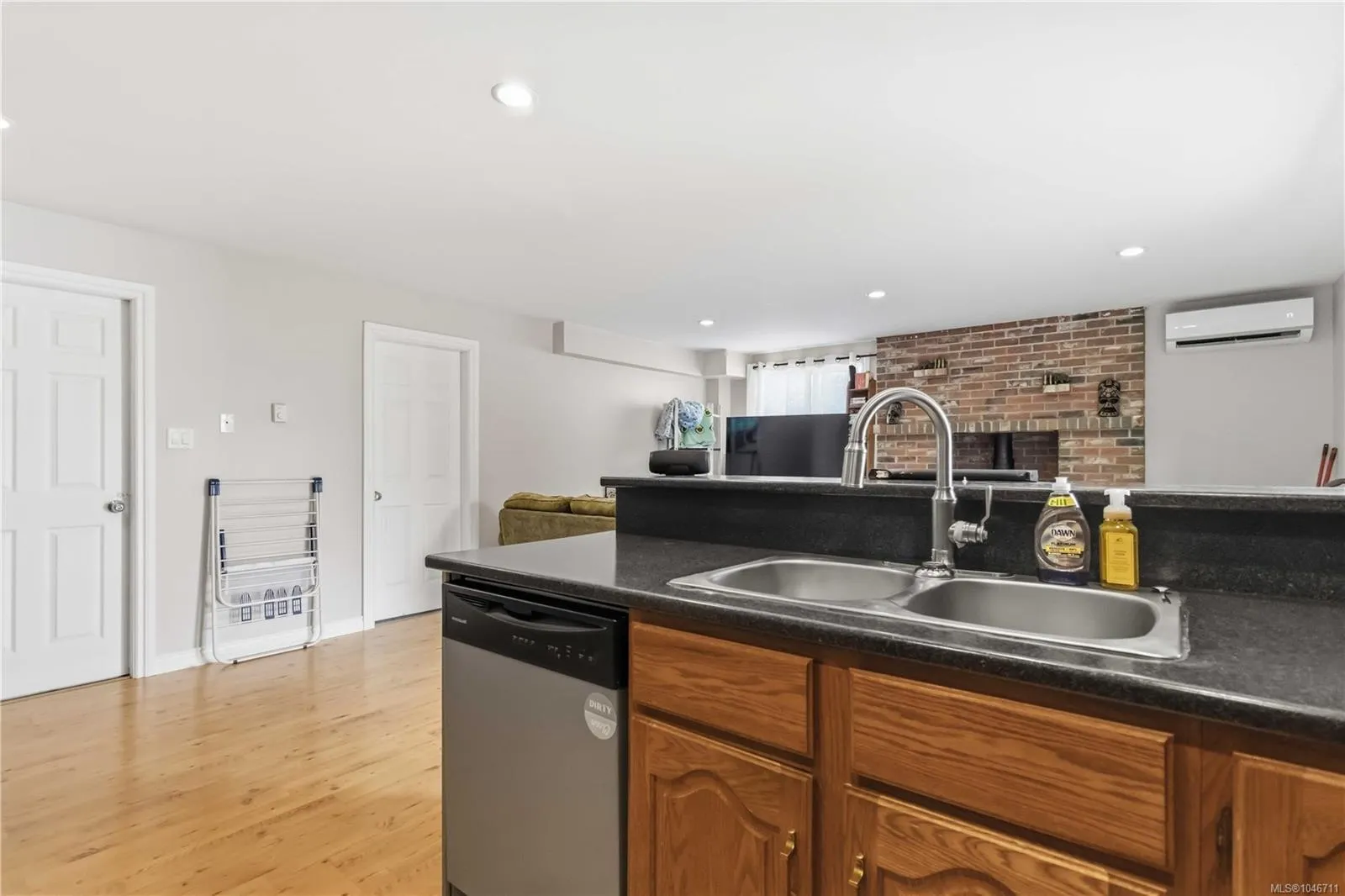 3389 Mary Anne Cres