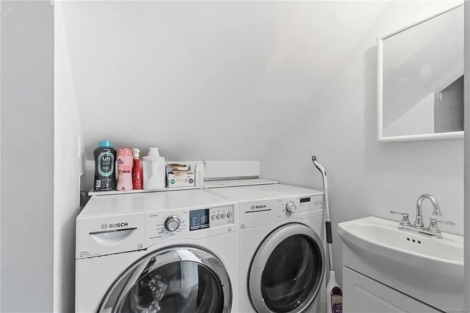 3389 Mary Anne Cres