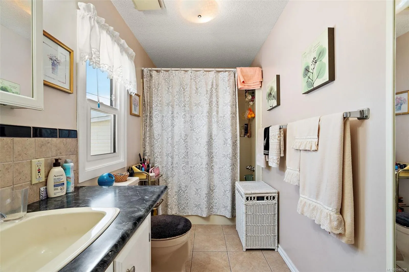 7701 Central Saanich Rd