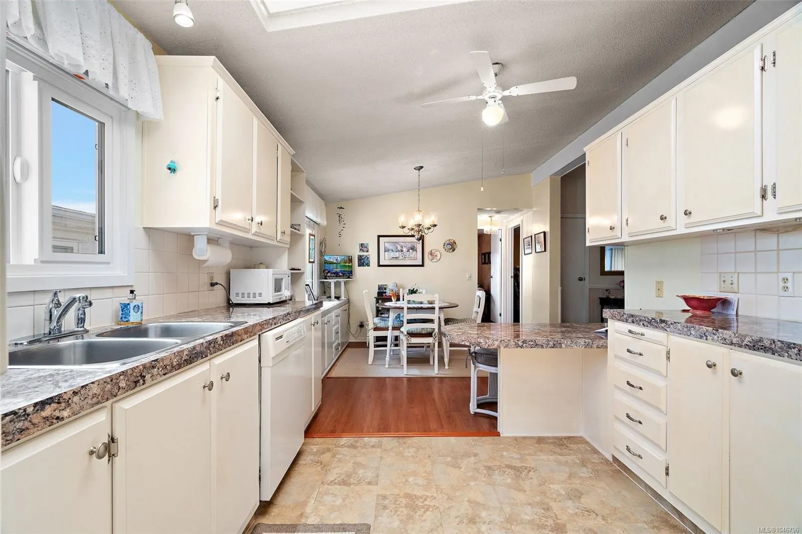 7701 Central Saanich Rd