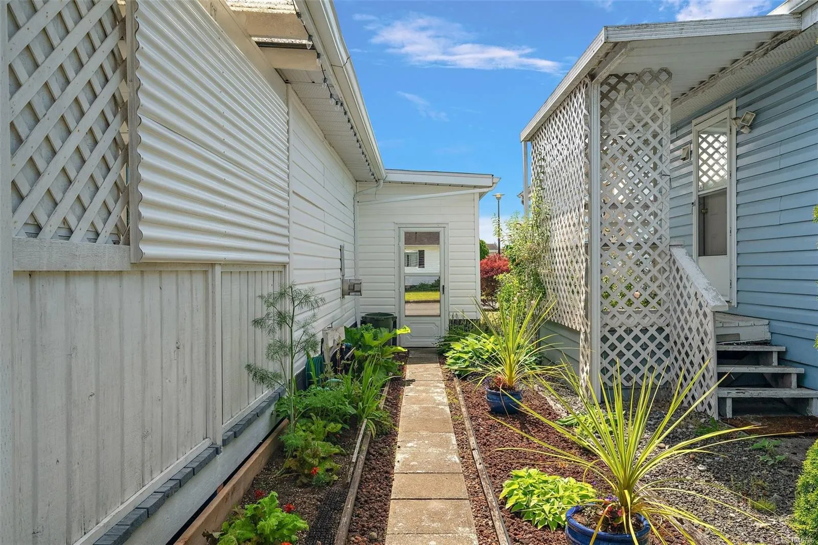 7701 Central Saanich Rd