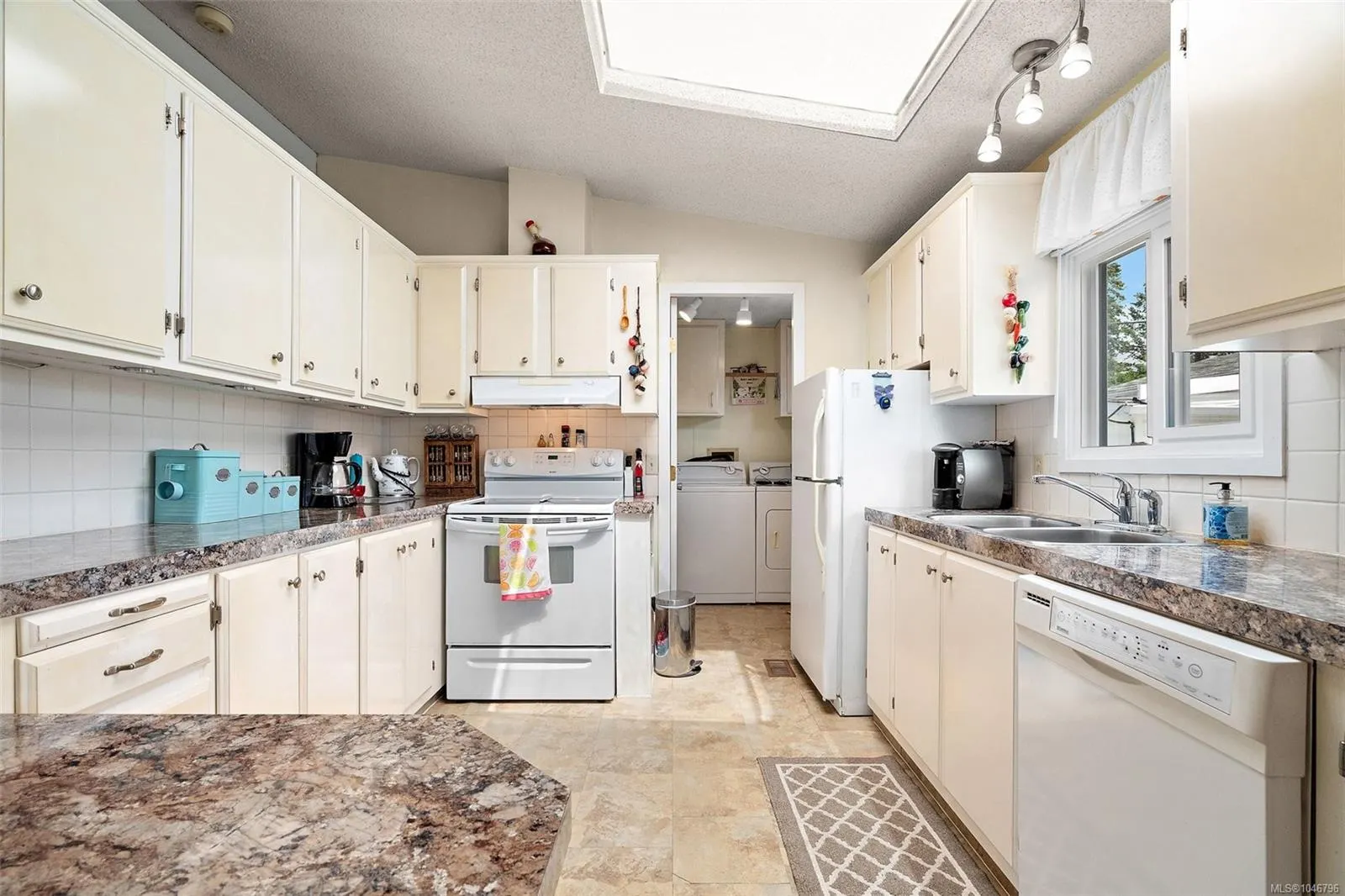 7701 Central Saanich Rd