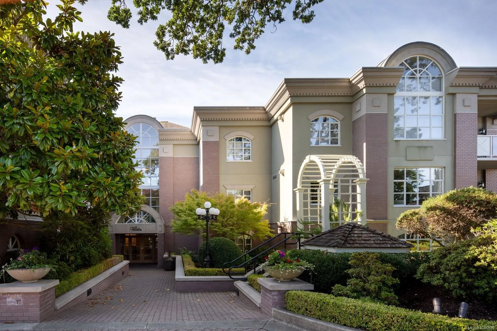 2277 Oak Bay Ave