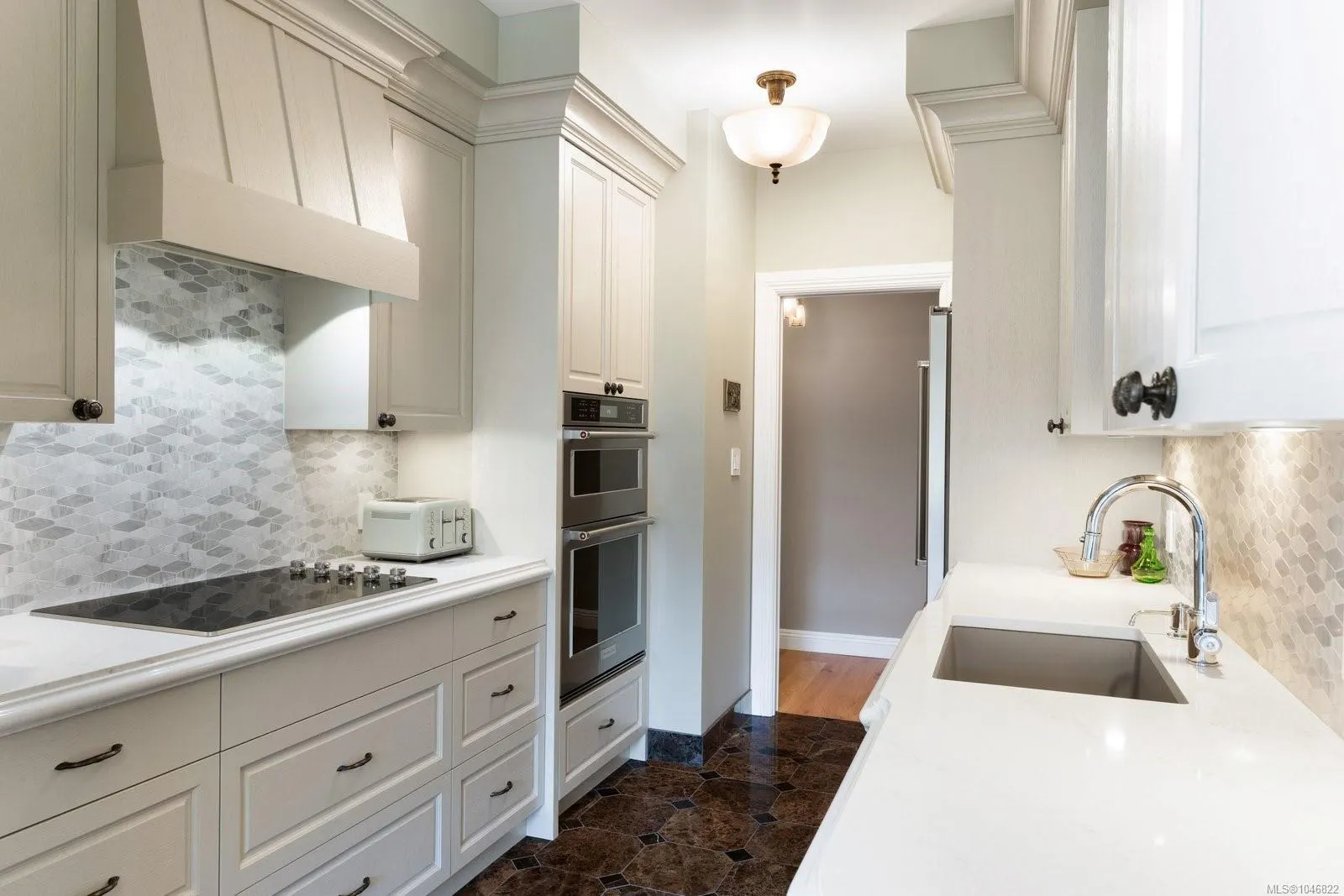 2277 Oak Bay Ave