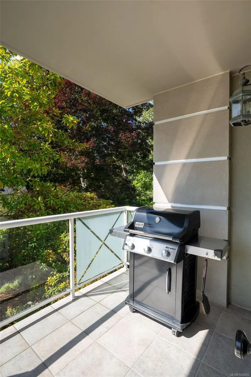 2277 Oak Bay Ave