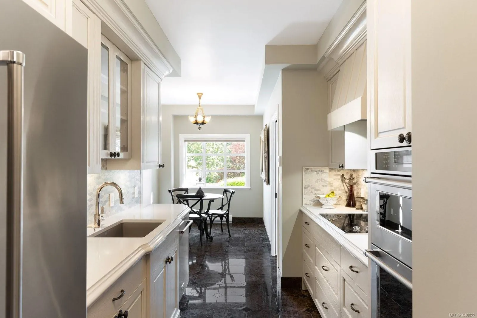 2277 Oak Bay Ave