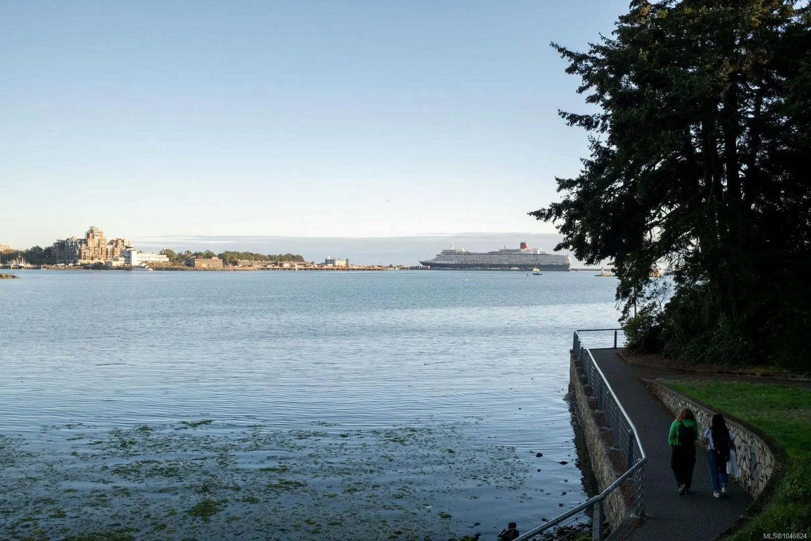 1405 Esquimalt Rd