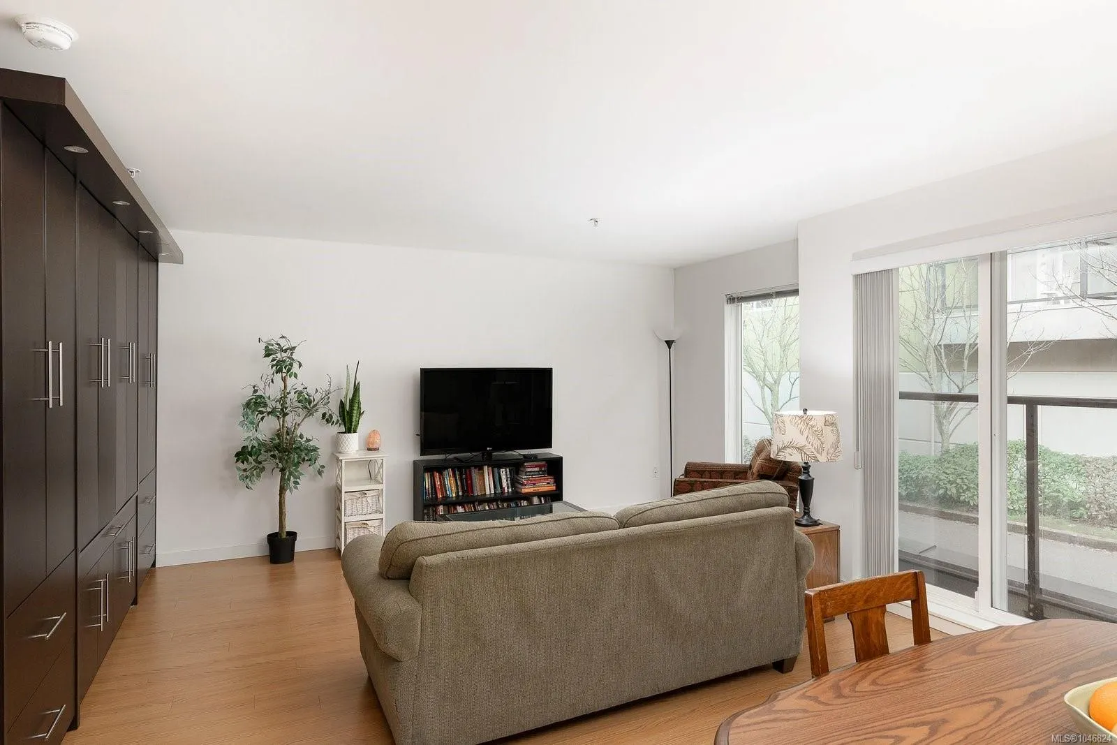 1405 Esquimalt Rd