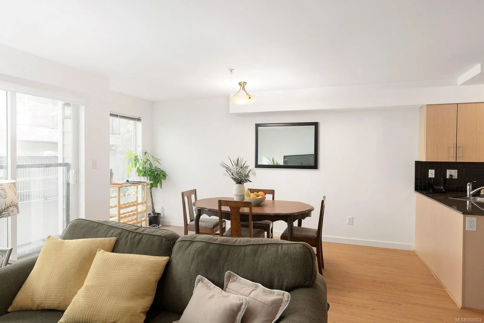 1405 Esquimalt Rd