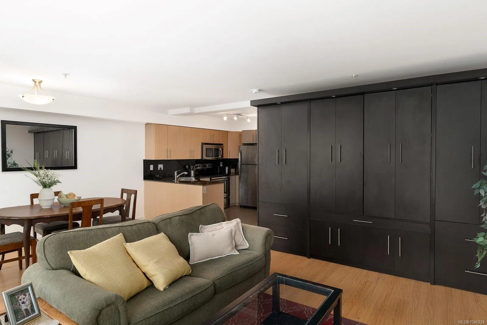 1405 Esquimalt Rd