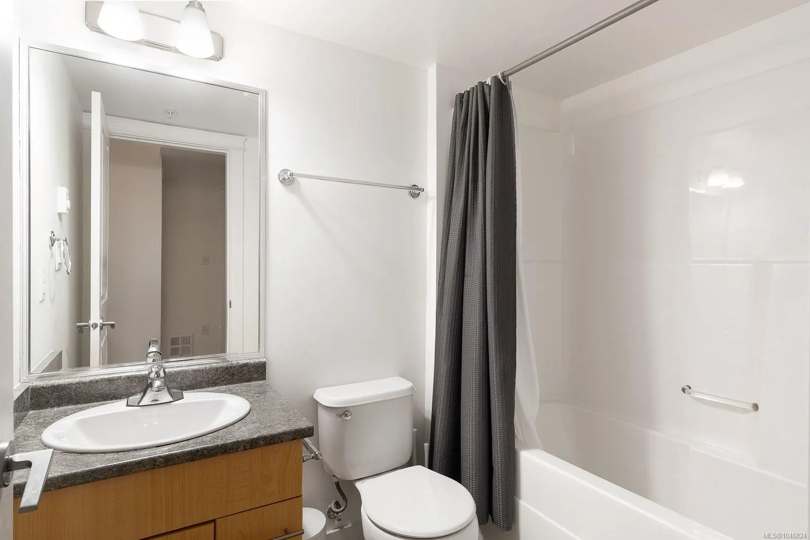 1405 Esquimalt Rd
