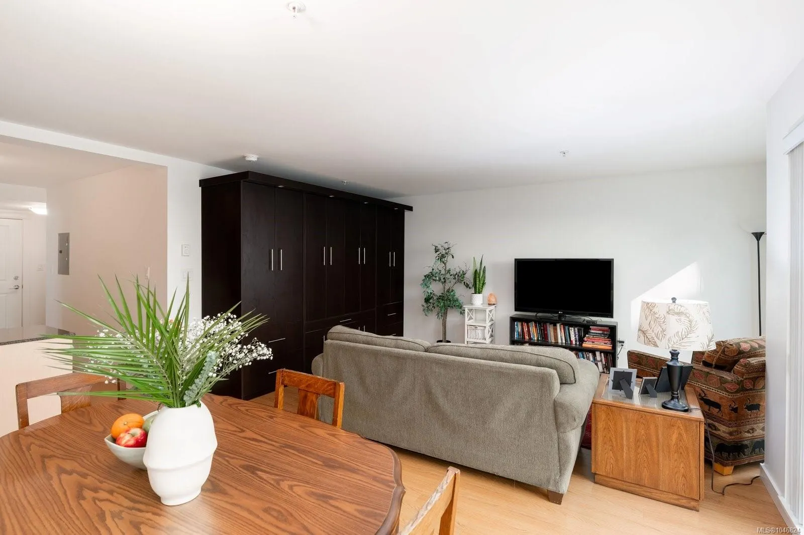 1405 Esquimalt Rd