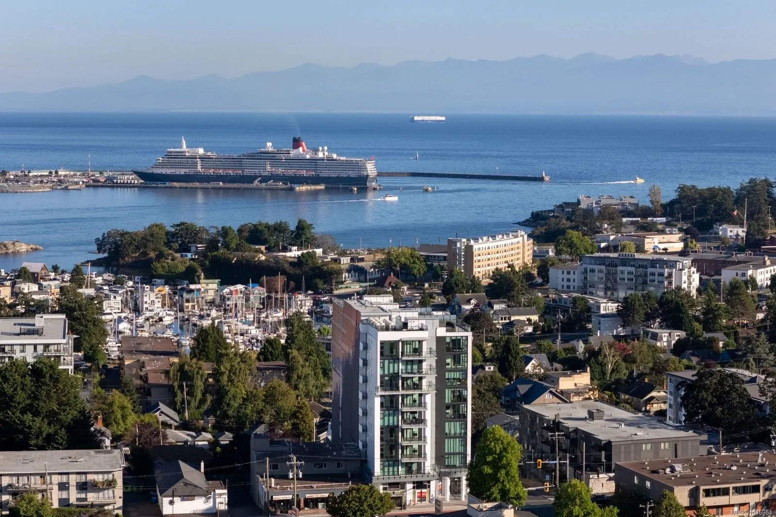 899 Esquimalt Rd