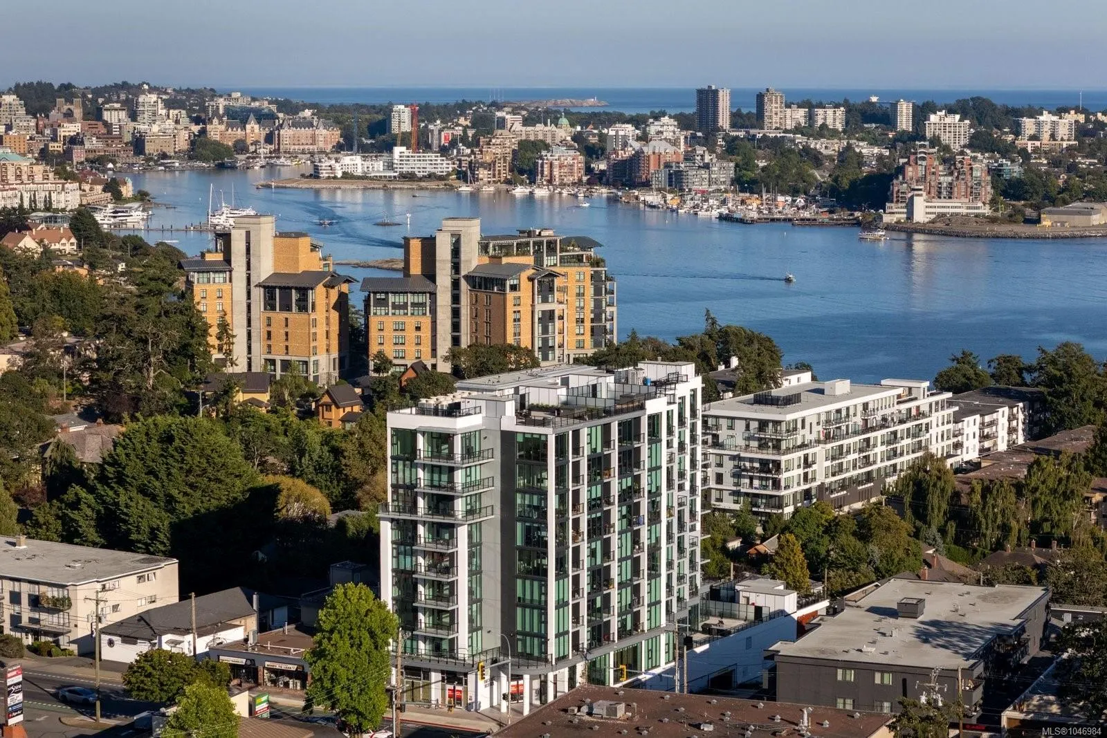 899 Esquimalt Rd