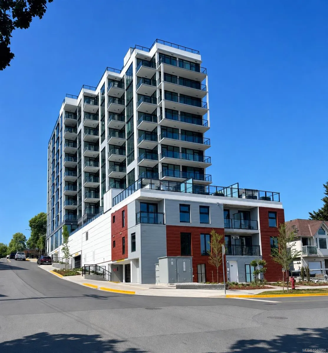899 Esquimalt Rd