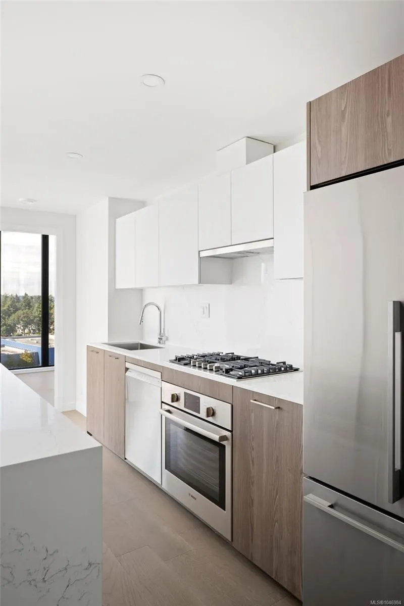 899 Esquimalt Rd