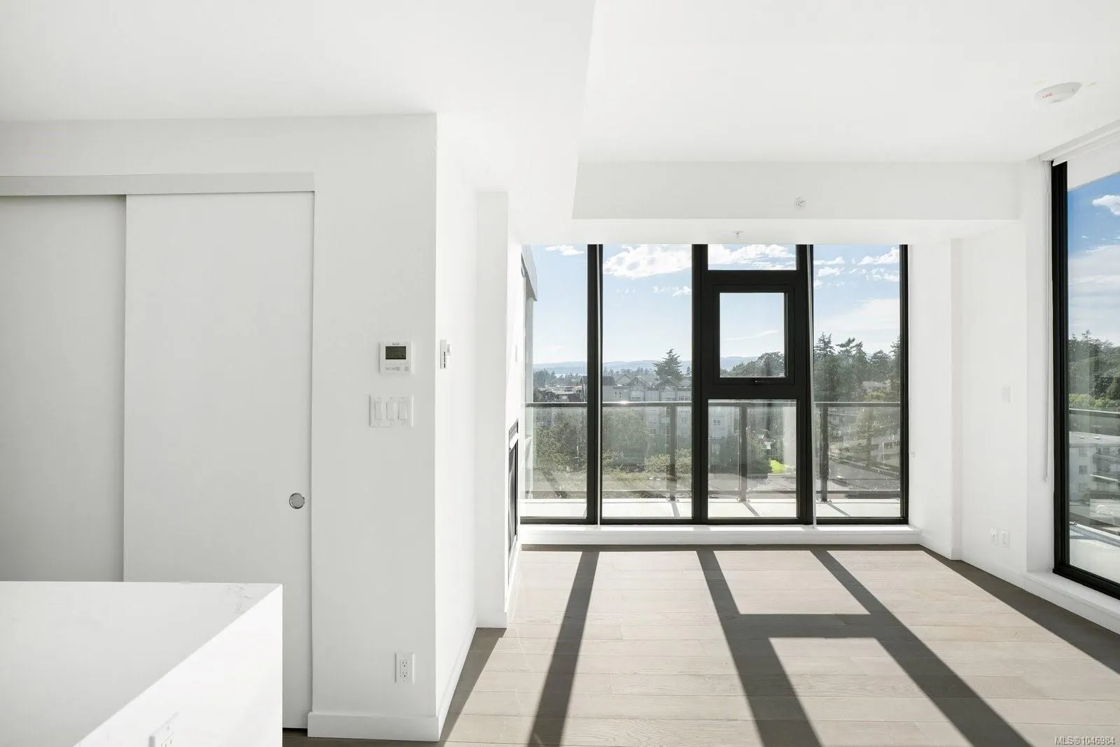 899 Esquimalt Rd