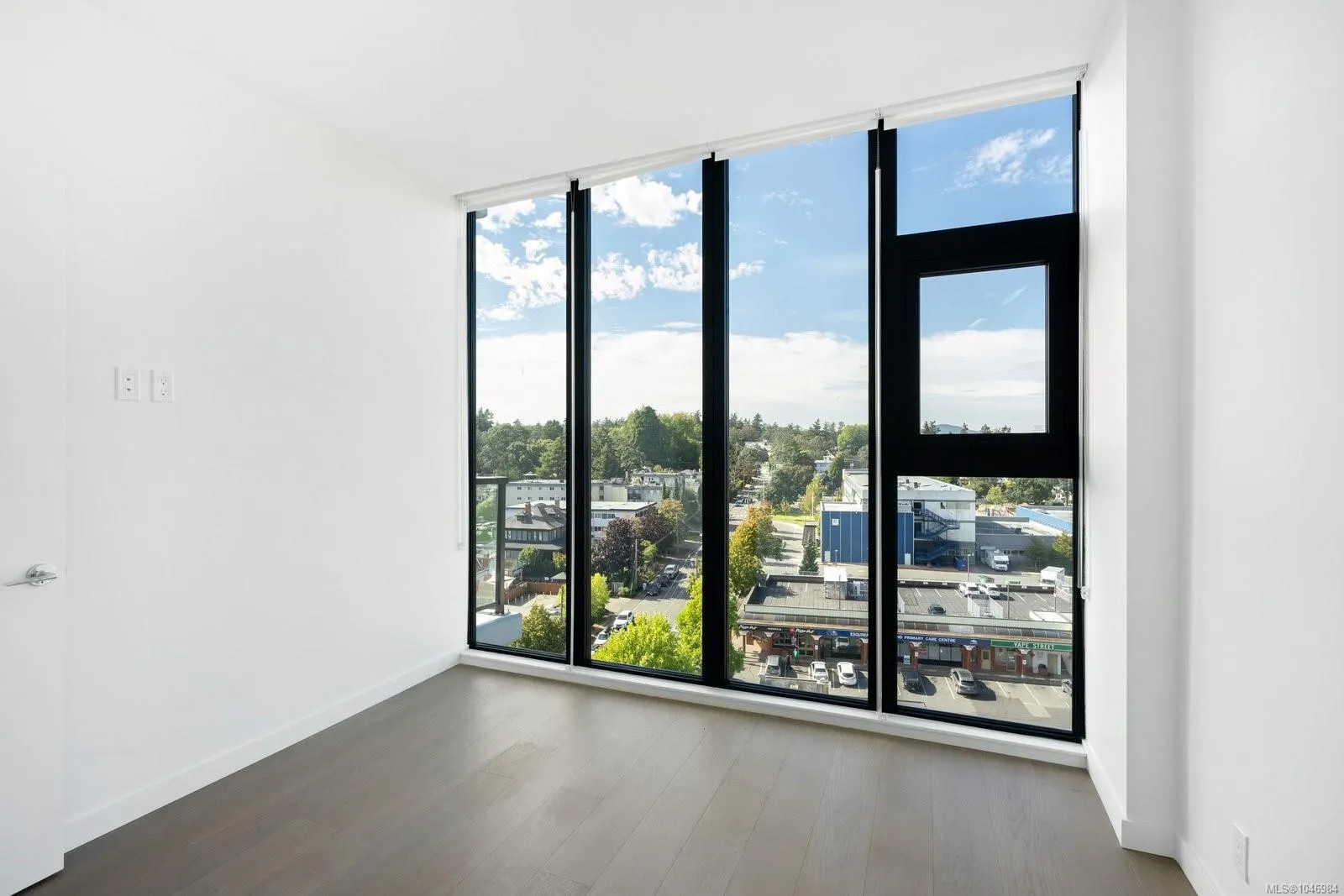 899 Esquimalt Rd