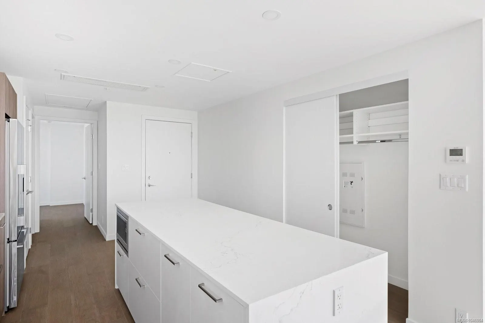 899 Esquimalt Rd