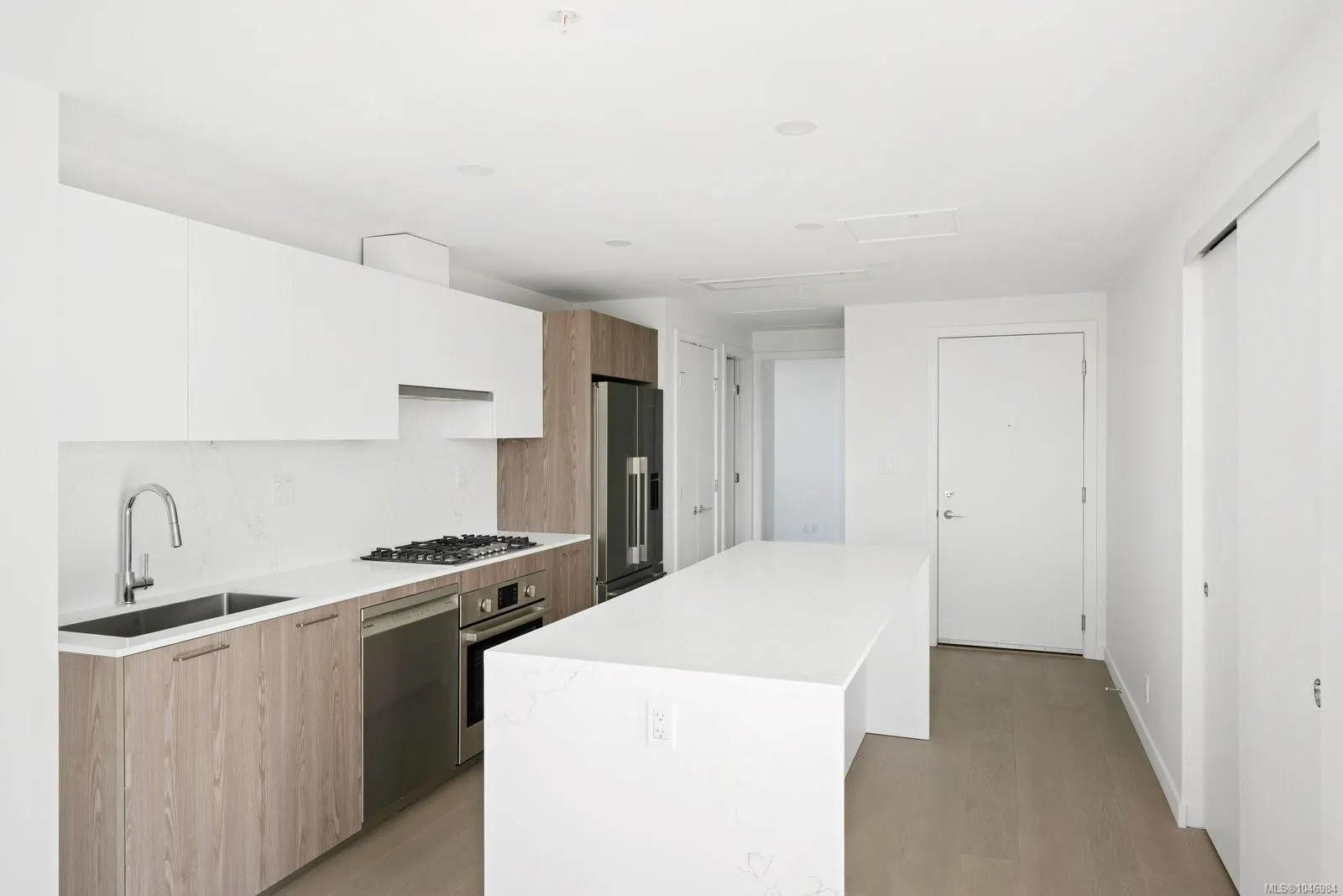 899 Esquimalt Rd