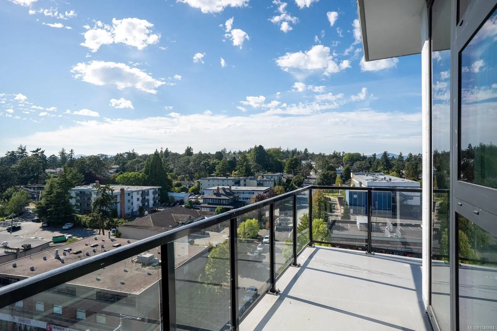 899 Esquimalt Rd