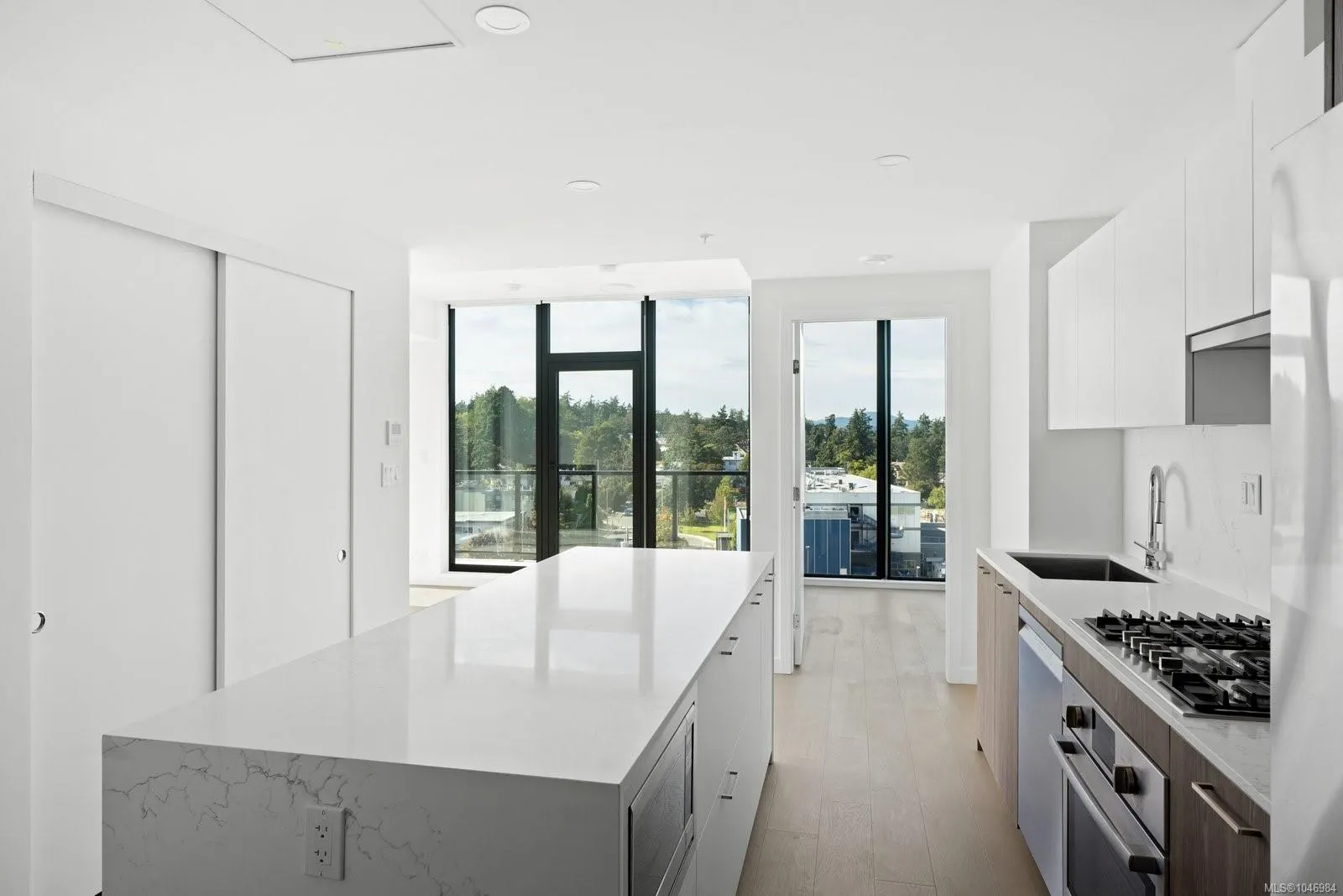 899 Esquimalt Rd