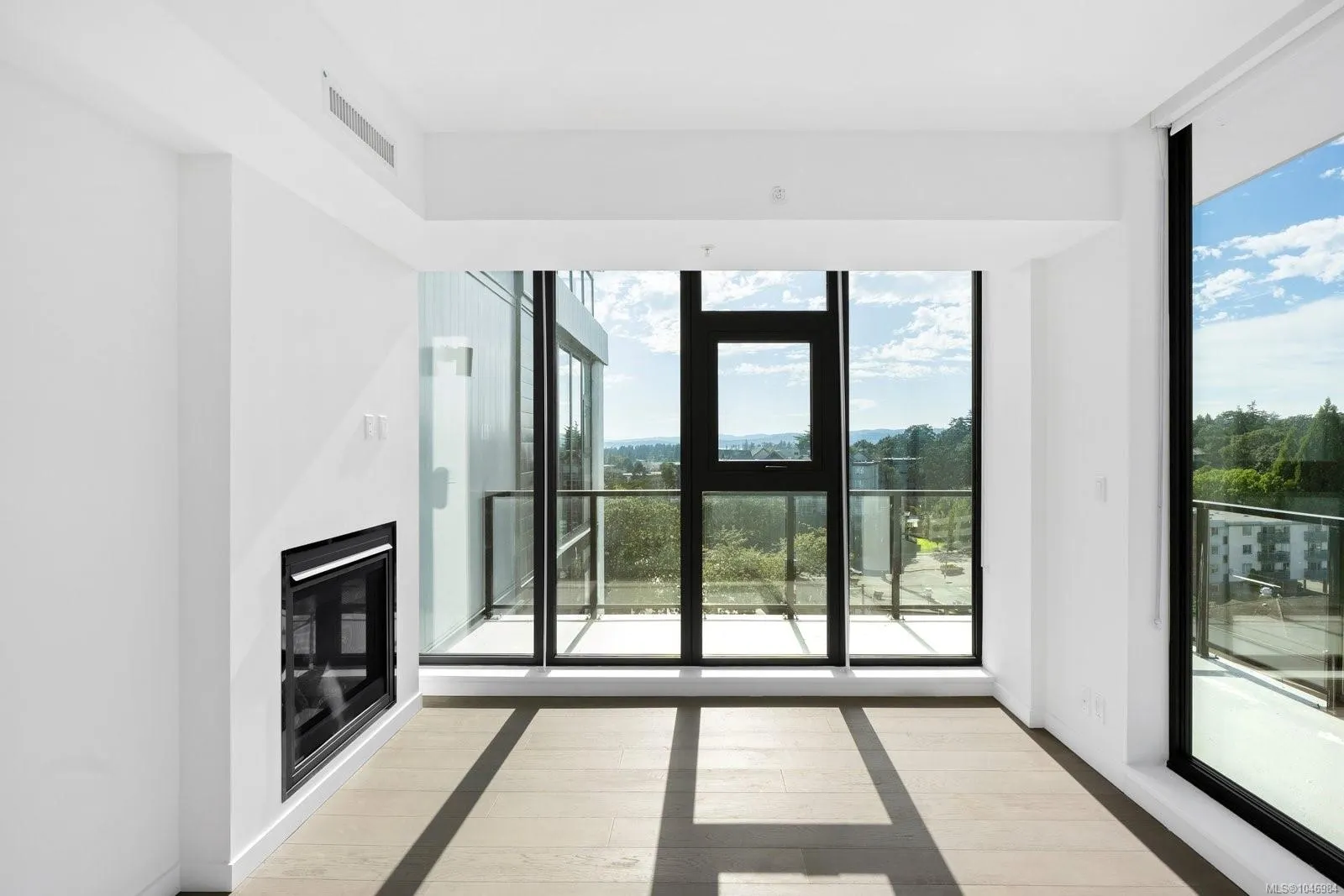 899 Esquimalt Rd
