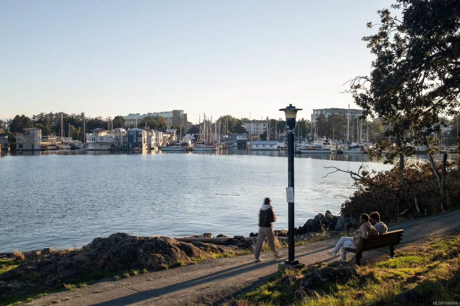 899 Esquimalt Rd
