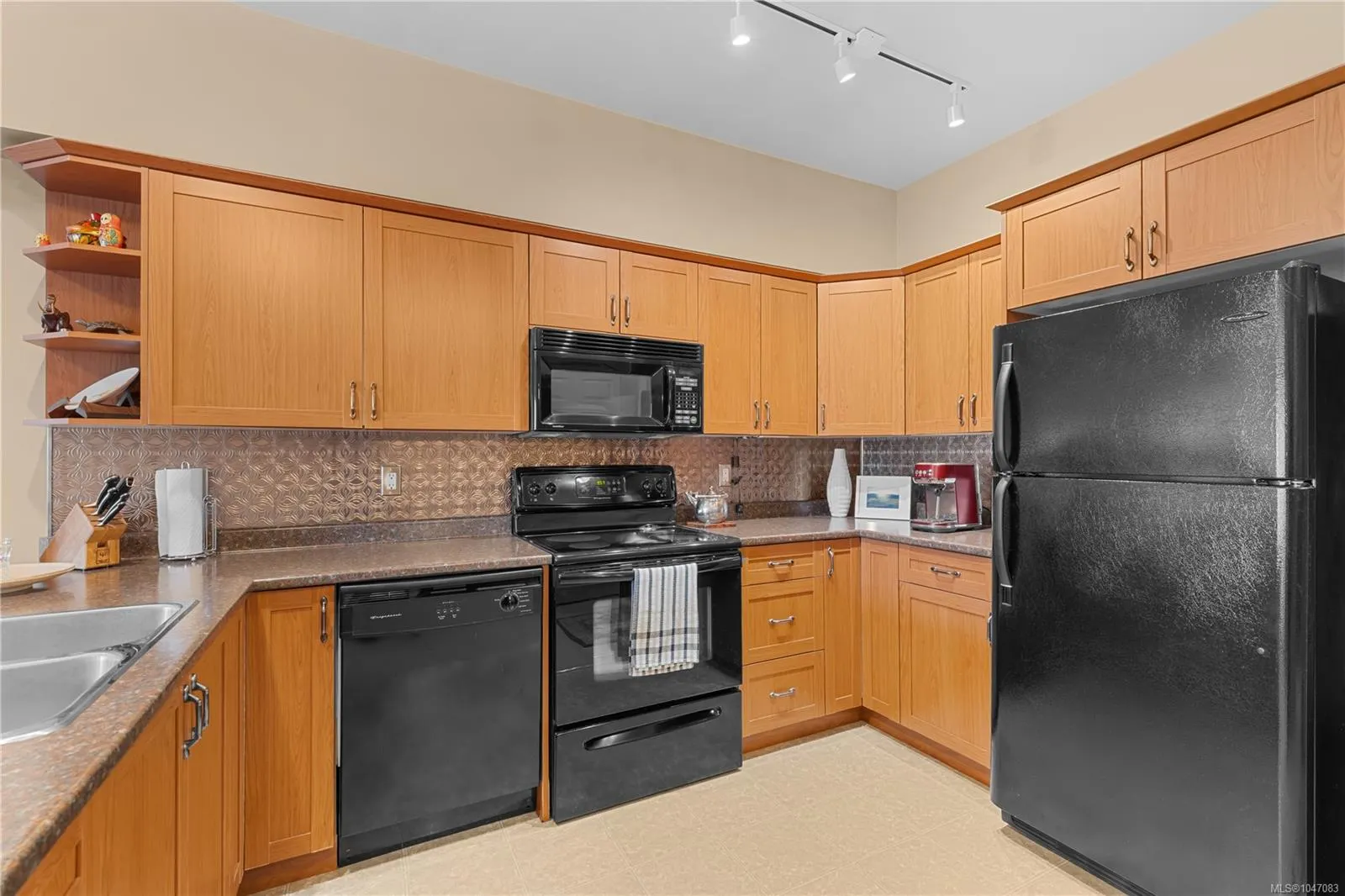 360 Goldstream Ave