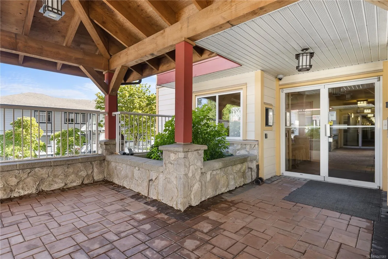 360 Goldstream Ave