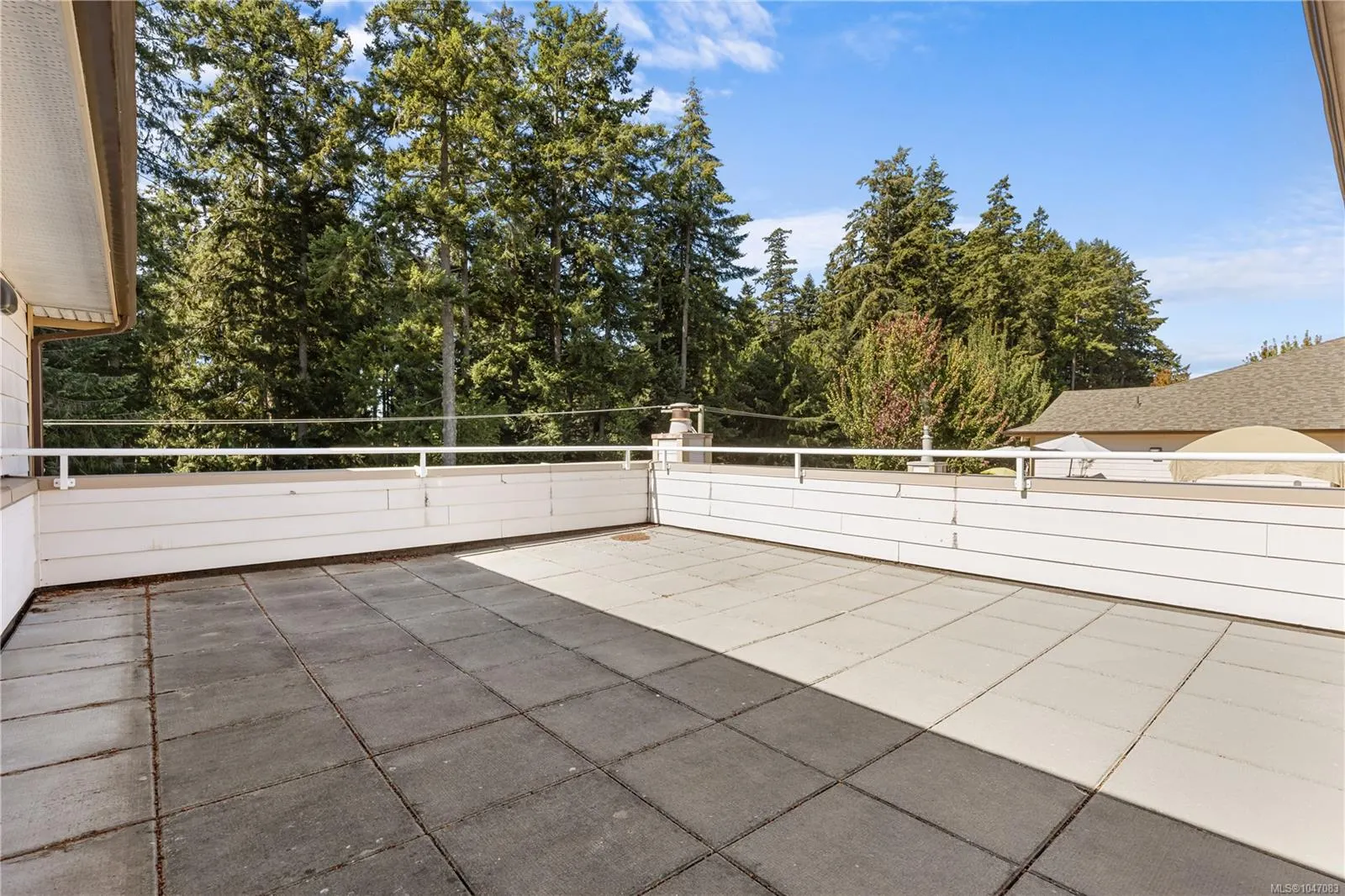 360 Goldstream Ave