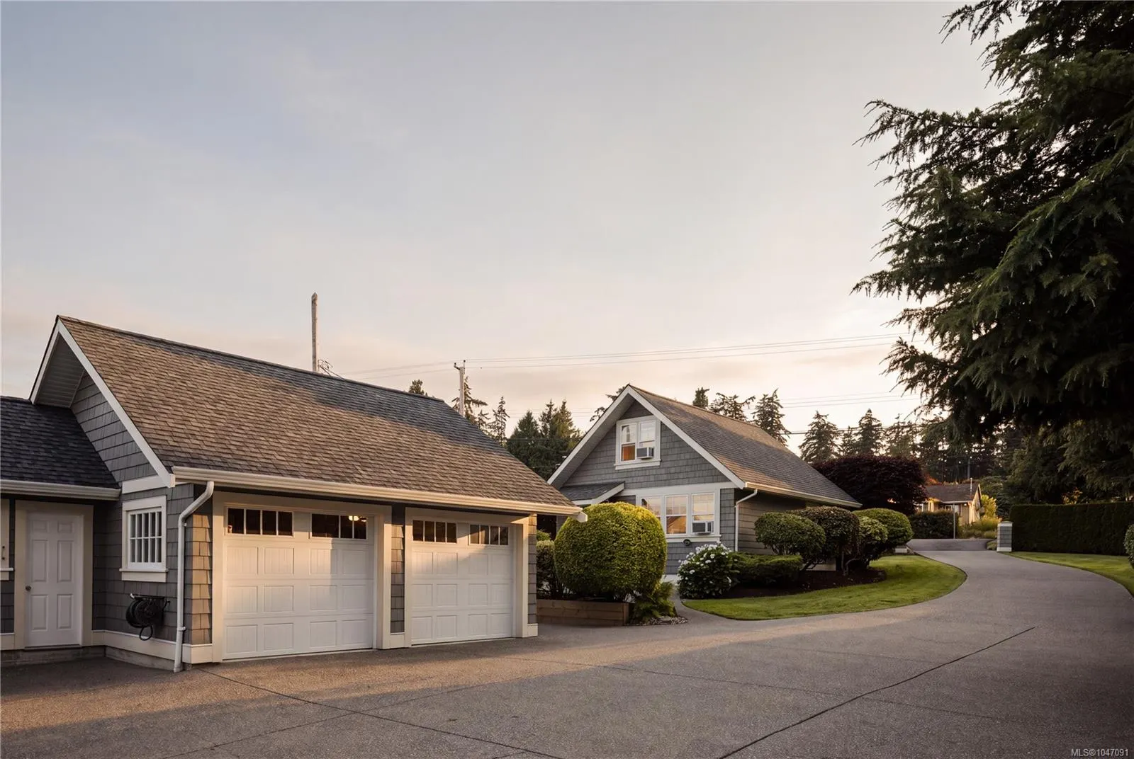 8585 Lochside Dr