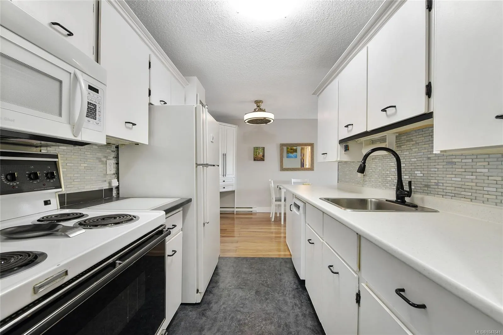 848 Esquimalt Rd
